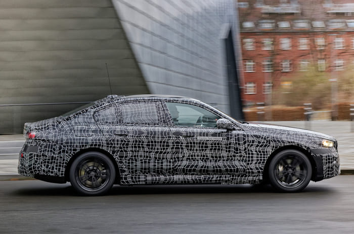 Next-gen BMW 5 Series, i5 powertrain options detailed